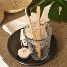 Cargar imagen en el visor de la galería, PASTA DENTAL SÓLIDA